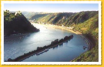 Blick von der Loreley ins Rheintal